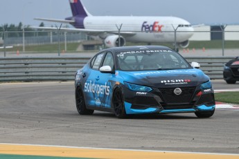 Coupe Nissan Sentra à ICAR