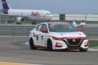 Coupe Nissan Sentra à ICAR