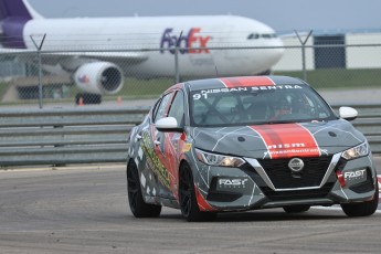 Coupe Nissan Sentra à ICAR