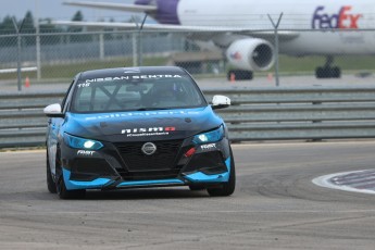 Coupe Nissan Sentra à ICAR