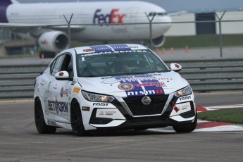 Coupe Nissan Sentra à ICAR