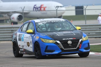 Coupe Nissan Sentra à ICAR