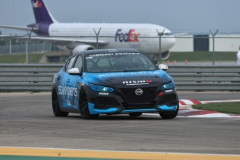 Coupe Nissan Sentra à ICAR