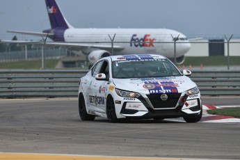 Coupe Nissan Sentra à ICAR