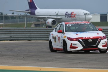 Coupe Nissan Sentra à ICAR
