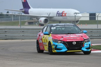Coupe Nissan Sentra à ICAR