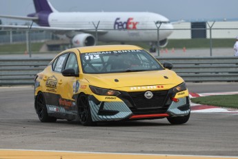 Coupe Nissan Sentra à ICAR