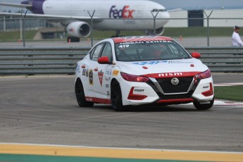 Coupe Nissan Sentra à ICAR