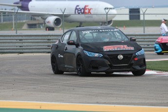 Coupe Nissan Sentra à ICAR
