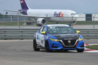 Coupe Nissan Sentra à ICAR