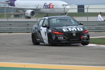 Coupe Nissan Sentra à ICAR