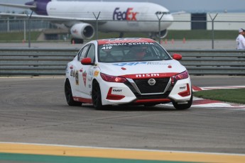 Coupe Nissan Sentra à ICAR