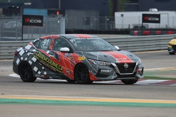 Coupe Nissan Sentra à ICAR