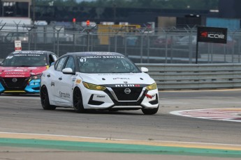 Coupe Nissan Sentra à ICAR