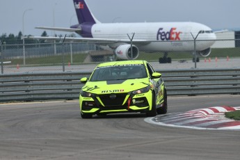 Coupe Nissan Sentra à ICAR