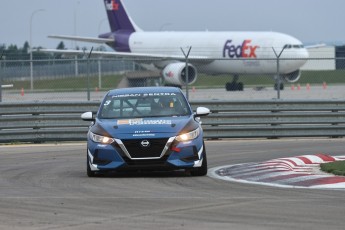 Coupe Nissan Sentra à ICAR