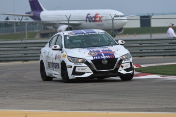 Coupe Nissan Sentra à ICAR