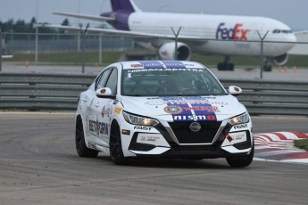 Coupe Nissan Sentra à ICAR