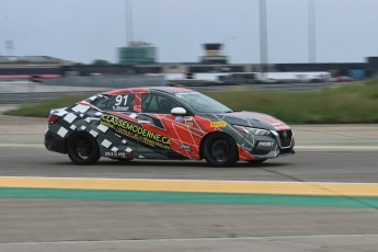 Coupe Nissan Sentra à ICAR