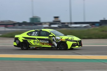 Coupe Nissan Sentra à ICAR