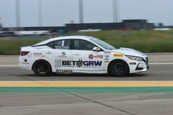 Coupe Nissan Sentra à ICAR