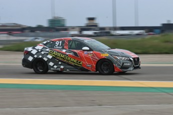 Coupe Nissan Sentra à ICAR