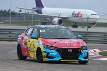 Coupe Nissan Sentra à ICAR