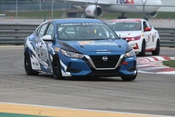 Coupe Nissan Sentra à ICAR