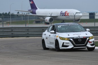 Coupe Nissan Sentra à ICAR