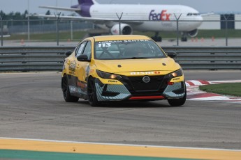 Coupe Nissan Sentra à ICAR