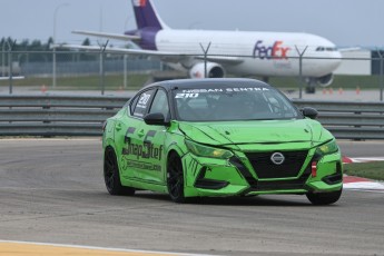 Coupe Nissan Sentra à ICAR