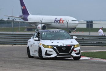 Coupe Nissan Sentra à ICAR