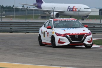 Coupe Nissan Sentra à ICAR