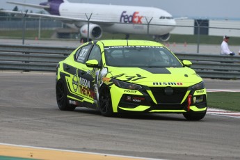 Coupe Nissan Sentra à ICAR