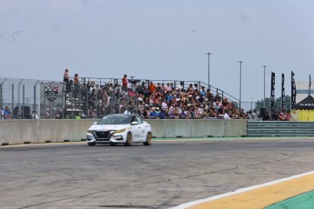 Coupe Nissan Sentra à ICAR