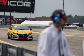 Coupe Nissan Sentra à ICAR