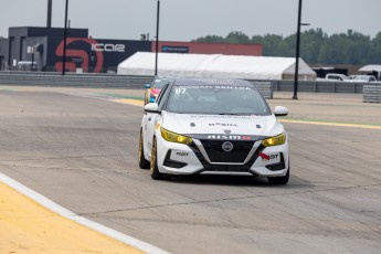 Coupe Nissan Sentra à ICAR