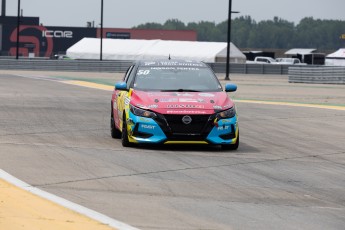 Coupe Nissan Sentra à ICAR
