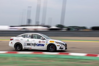 Coupe Nissan Sentra à ICAR