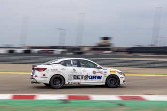 Coupe Nissan Sentra à ICAR