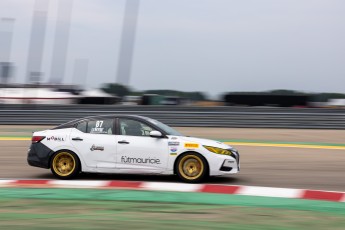 Coupe Nissan Sentra à ICAR