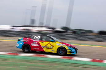 Coupe Nissan Sentra à ICAR