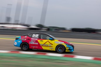 Coupe Nissan Sentra à ICAR