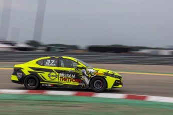 Coupe Nissan Sentra à ICAR