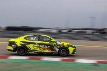 Coupe Nissan Sentra à ICAR