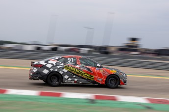 Coupe Nissan Sentra à ICAR