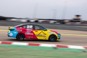 Coupe Nissan Sentra à ICAR