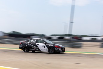Coupe Nissan Sentra à ICAR