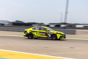 Coupe Nissan Sentra à ICAR
