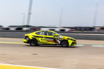 Coupe Nissan Sentra à ICAR